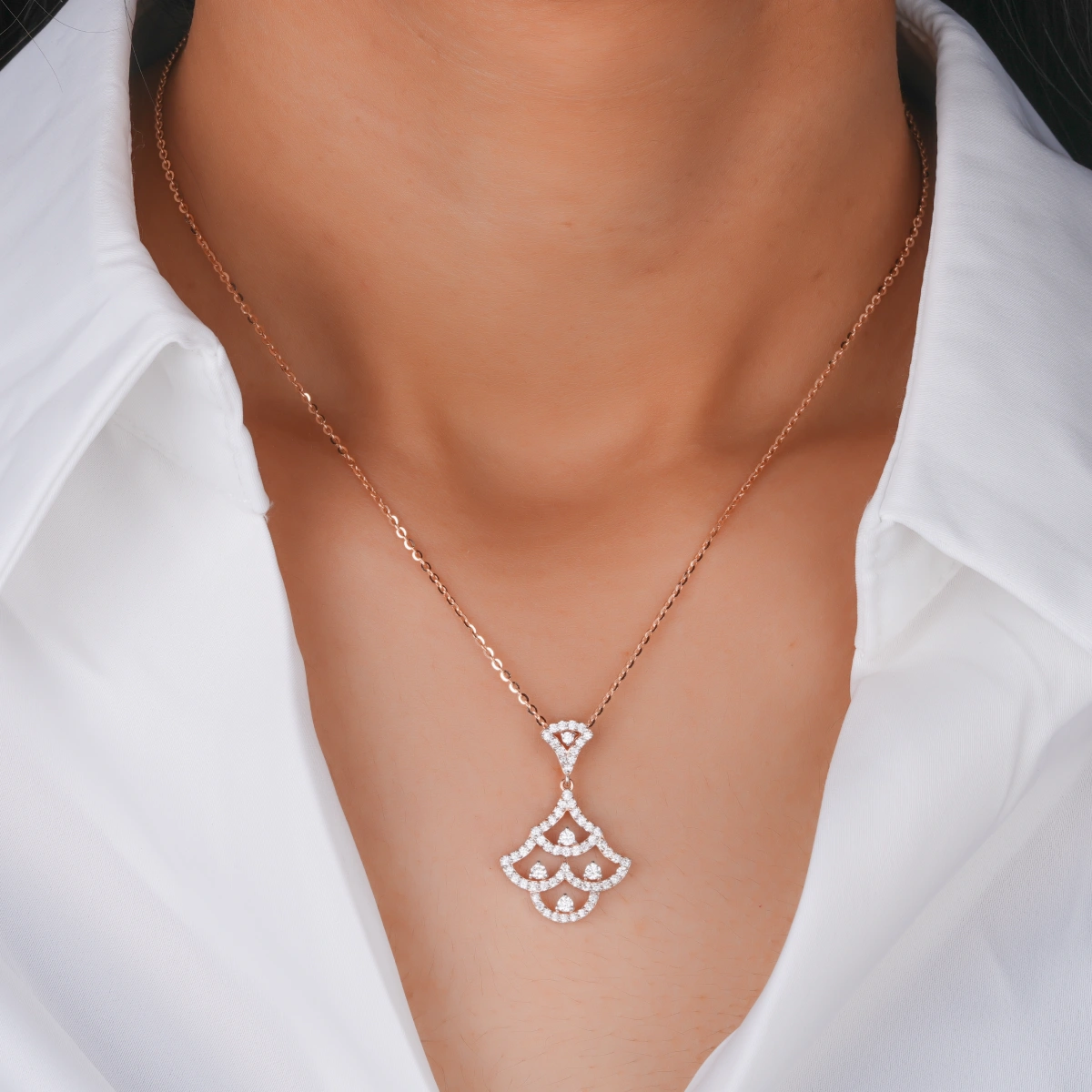 Lab Grown Diamond Pendant In Gold